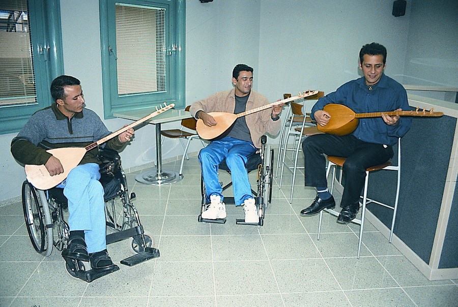 Topluma tam ve <em>onurlu katılım.</em> 3